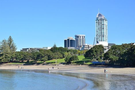 Photo of property in 4b/171 Hurstmere Road, Takapuna, Auckland, 0622