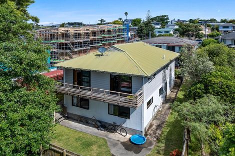 Photo of property in 2/35 Bay Street, Red Beach, 0932