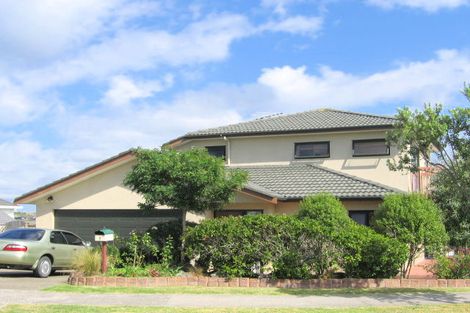 Photo of property in 8 Northcross Drive, Oteha, Auckland, 0632