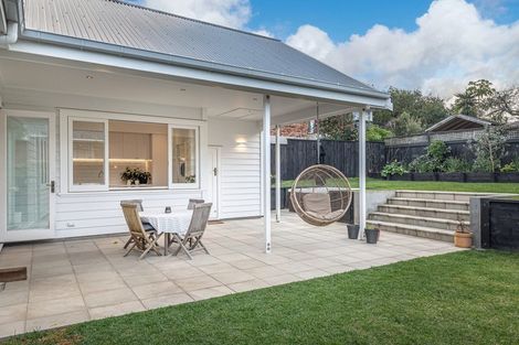 Photo of property in 36 Old Lake Road, Narrow Neck, Auckland, 0624