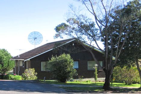 Photo of property in 17 Goodwood Drive, Goodwood Heights, Auckland, 2105