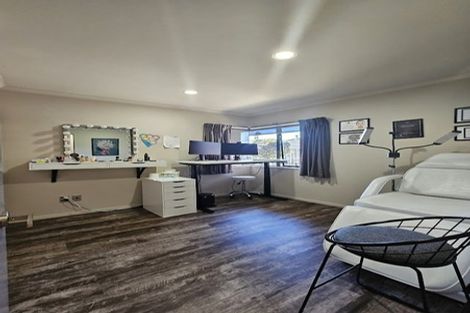 Photo of property in 17 Consort Close, Paraparaumu Beach, Paraparaumu, 5032