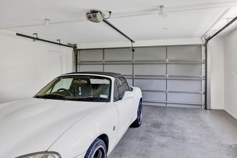 Photo of property in 11 Margaret Place, Merrilands, New Plymouth, 4312