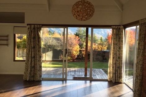 Photo of property in 124 Beacon Point Road, Wanaka, 9305