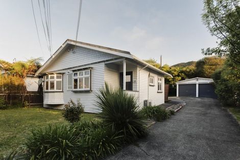 Photo of property in 17 Ranelagh Street, Karori, Wellington, 6012