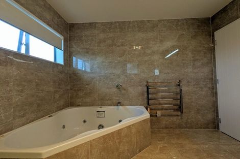 Photo of property in 16 Kira Road, Flat Bush, Auckland, 2016