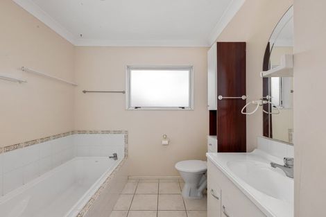 Photo of property in 75 Kath Hopper Drive, Orewa, 0931