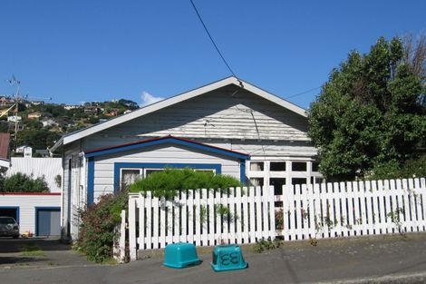 Photo of property in 81 Eden Street, Island Bay, Wellington, 6023