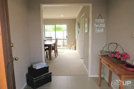 Photo of property in 22 Connemara Court, West Harbour, Auckland, 0618