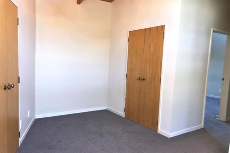 Photo of property in 16 Ridge Lane, New Plymouth, 4310