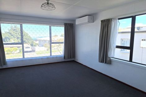 Photo of property in 17 Cypress Drive, Maungaraki, Lower Hutt, 5010