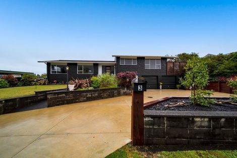 Photo of property in 3 La Salle Drive, Westown, New Plymouth, 4310