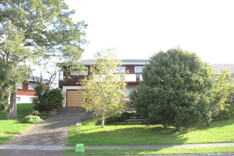 Photo of property in 33 Alton Terrace, Pakuranga Heights, Auckland, 2010