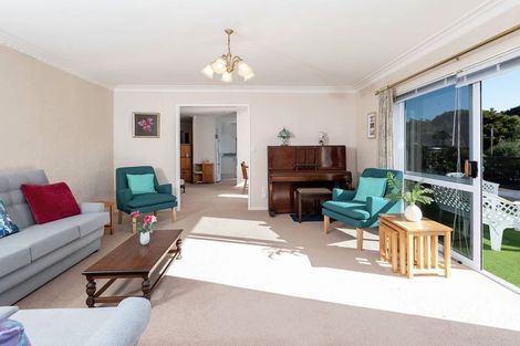 Photo of property in 1/75 Aviemore Drive, Highland Park, Auckland, 2010