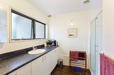 Photo of property in 51 Ngaio Road, Waikanae, 5036