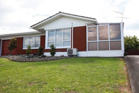 Photo of property in 2a Kurnell Drive, Botany Downs, Auckland, 2010