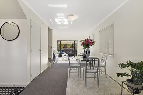 Photo of property in 14 Verdale Circle, Glen Eden, Auckland, 0602