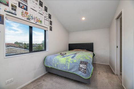 Photo of property in 5a Woodside Road, Massey, Auckland, 0614