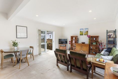 Photo of property in 1/137 Shakespeare Road, Milford, Auckland, 0620