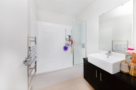 Photo of property in 9/182 Flat Bush School Road, Flat Bush, Auckland, 2019