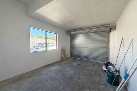 Photo of property in 2/20 Eulogy Place, Randwick Park, Auckland, 2105