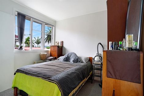 Photo of property in 13 Vodanovich Road, Te Atatu South, Auckland, 0610