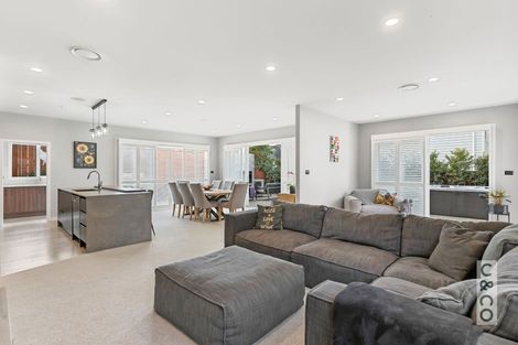 Photo of property in 37 Nobilo Road, Kumeu, 0810