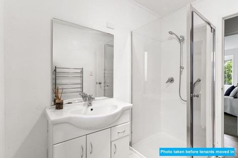 Photo of property in 1/19 Exeter Place, Unsworth Heights, Auckland, 0632
