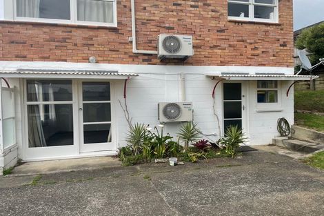 Photo of property in 68 Gladstone Road, Northcote, Auckland, 0627