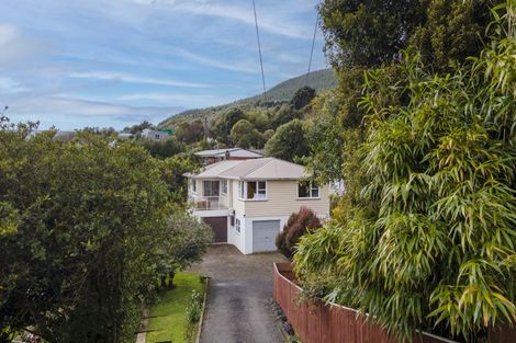 Photo of property in 3 South Street, Tawa, Wellington, 5028