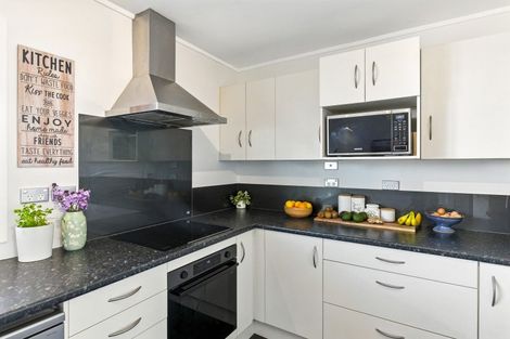 Photo of property in 13 Walton Road, Paraparaumu Beach, Paraparaumu, 5032