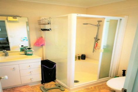 Photo of property in 28 Tyburn Lane, Unsworth Heights, Auckland, 0632