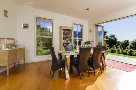 Photo of property in 121 Wade River Road, Stanmore Bay, Whangaparaoa, 0932