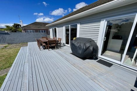 Photo of property in 17 Reynolds Street, Taita, Lower Hutt, 5011