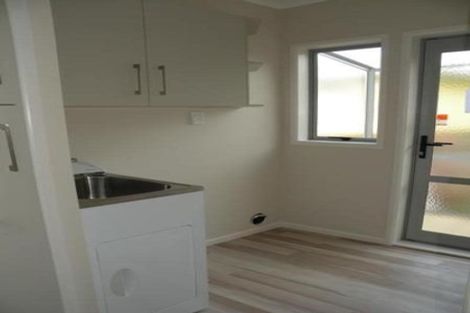 Photo of property in 60 Kia Ora Road, Beach Haven, Auckland, 0626