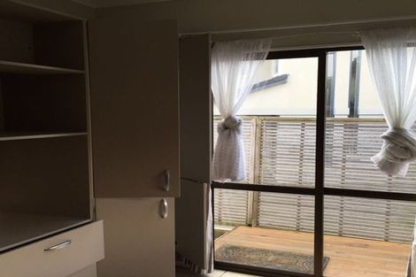 Photo of property in 5 Monet Grove, West Harbour, Auckland, 0618