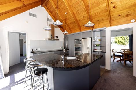 Photo of property in 1 Larsen Place, Merrilands, New Plymouth, 4312