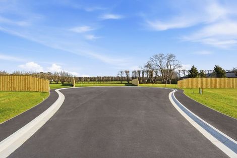 Photo of property in 69 Crofton Road, Harewood, Christchurch, 8051