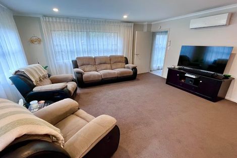 Photo of property in 2/50 Banbury Crescent, Fairfield, Hamilton, 3214