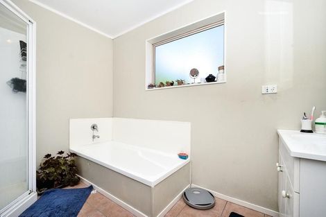 Photo of property in 4050a Great North Road, Glen Eden, Auckland, 0602