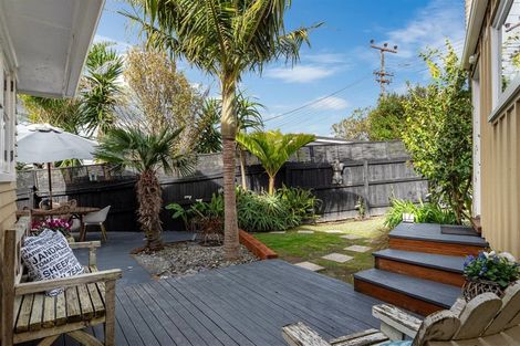Photo of property in 113 Carlisle Road, Torbay, Auckland, 0632