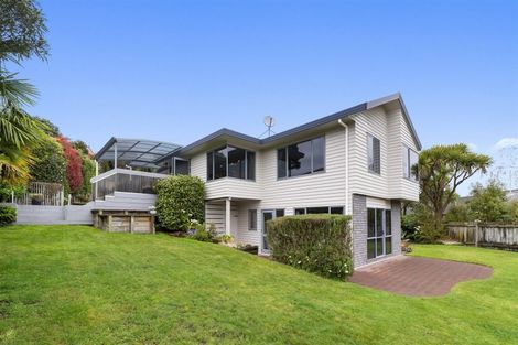 Photo of property in 24 Capricorn Place, Kawaha Point, Rotorua, 3010