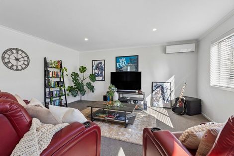 Photo of property in 18 Raynor Crescent, Pyes Pa, Tauranga, 3112