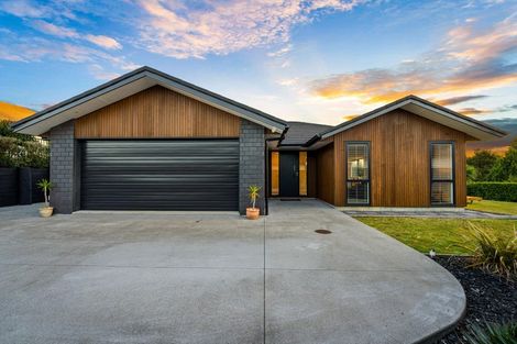 Photo of property in 13 Vogwill Road, Kumeu, 0810