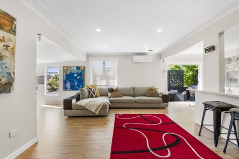 Photo of property in 1/13 Harrybrook Road, Green Bay, Auckland, 0604