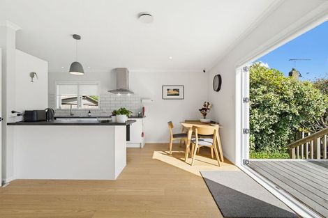 Photo of property in 48 Stottholm Road, Titirangi, Auckland, 0604