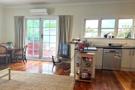 Photo of property in 9 Medway Street, Island Bay, Wellington, 6023