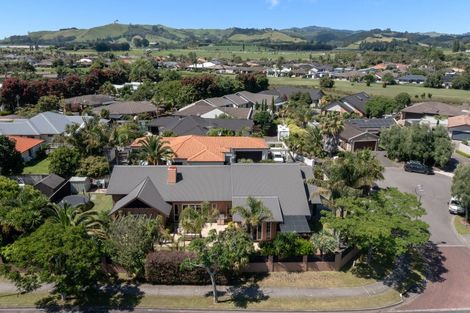 Photo of property in 1 Piha Close, Papamoa Beach, Papamoa, 3118