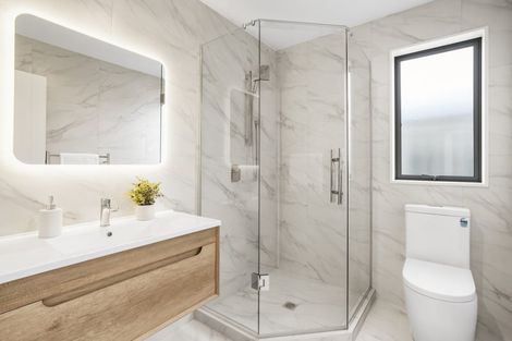 Photo of property in 1/15d Verran Road, Birkenhead, Auckland, 0626