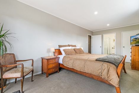 Photo of property in 18 Temuri Place, Glendene, Auckland, 0602